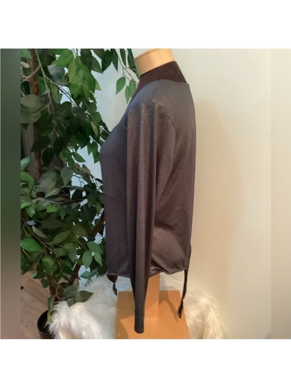 Express gray with black metallic body suit with twist front Woman’s size XL - Picture 6 of 12